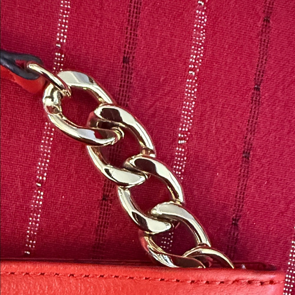 Michael Kors Pebbled Leather crossbody bag EST 1981 Gold hardware. Like New - Picture 7 of 16